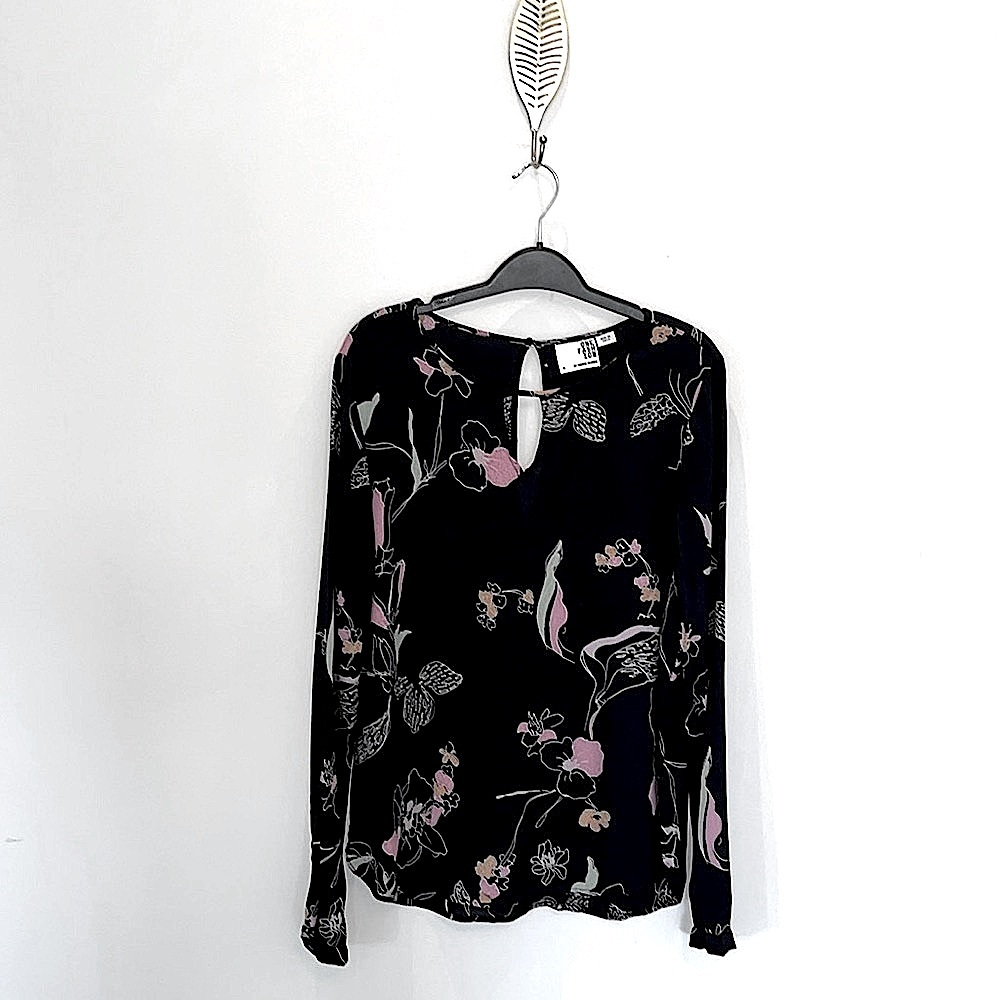 💙Vero Moda Navy Blue Floral Blouse